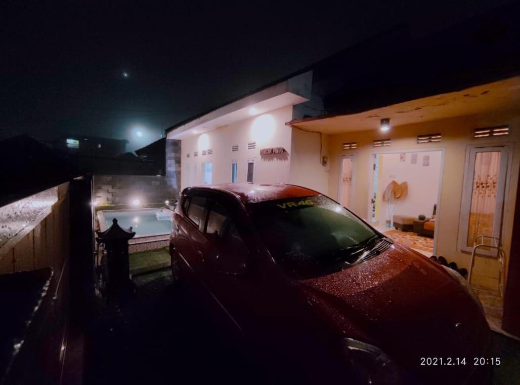 Vila Puncak Pinus And Pool Batu  Exteriér fotografie
