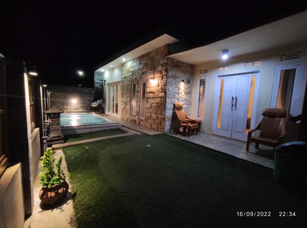 Vila Puncak Pinus And Pool Batu  Exteriér fotografie