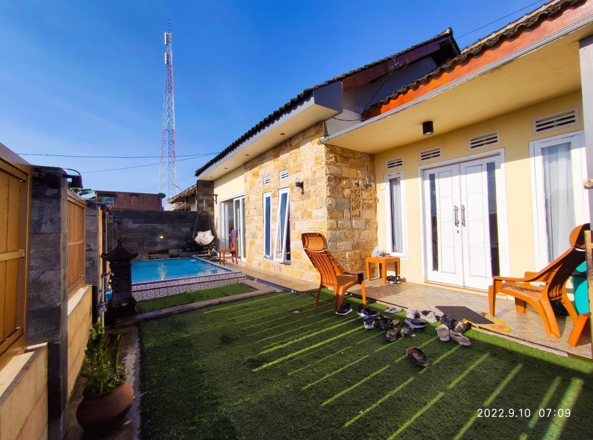 Vila Puncak Pinus And Pool Batu  Exteriér fotografie